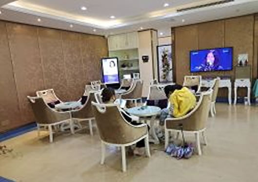 長沙臉博士醫(yī)療美容醫(yī)院休息區(qū)