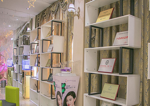 毛大夫醫(yī)療美容門診部榮譽(yù)墻