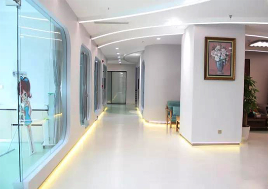 青島元美整形美容醫(yī)院走廊
