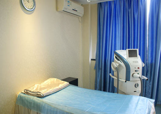 佛山曙光金子醫(yī)學美容醫(yī)院激光治療室