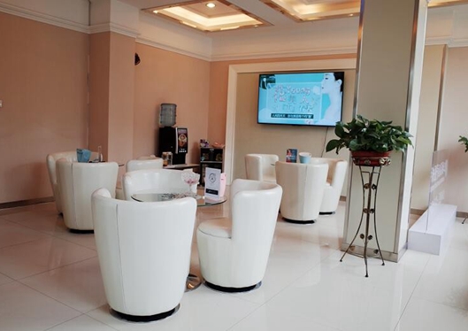 新疆烏魯木齊王共禮醫(yī)療美容門(mén)診部接待大廳