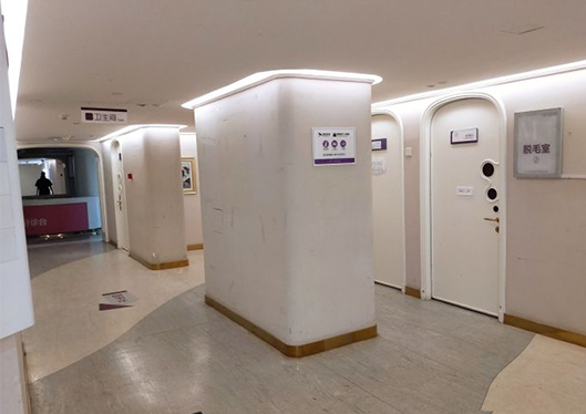 醫(yī)院脫毛室門口