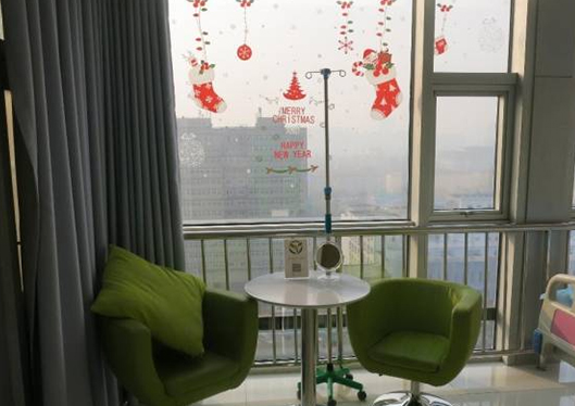 醫(yī)院休息區(qū)一角