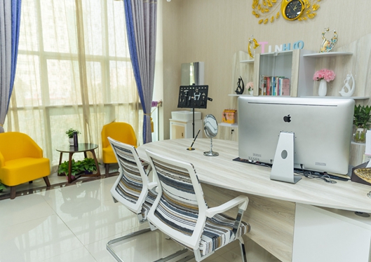 南陽(yáng)天后醫(yī)療美容醫(yī)院現(xiàn)場(chǎng)咨詢室