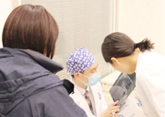 唐山拜博口腔醫(yī)生面診