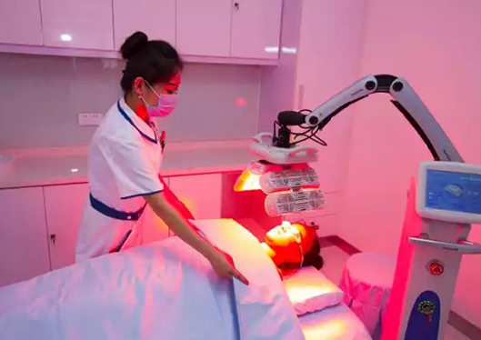 大同德爾美客整形醫(yī)院光電治療中