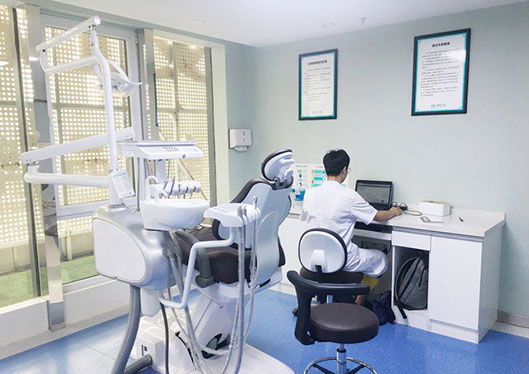 煙臺(tái)百仕口腔門診部治療室