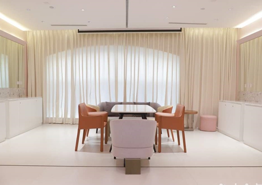 青島博士醫(yī)學美容醫(yī)院干凈舒適的咨詢室