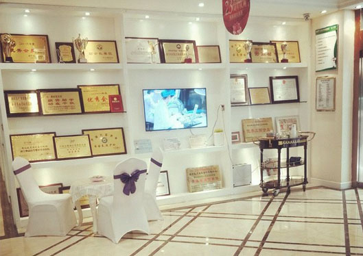 西寧澳麗醫(yī)療美容整形減肥中心榮譽墻