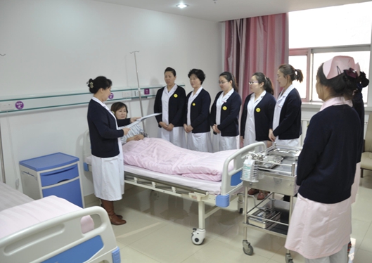 沈陽(yáng)都市醫(yī)院（私密中心）汪桂蘭主任查房