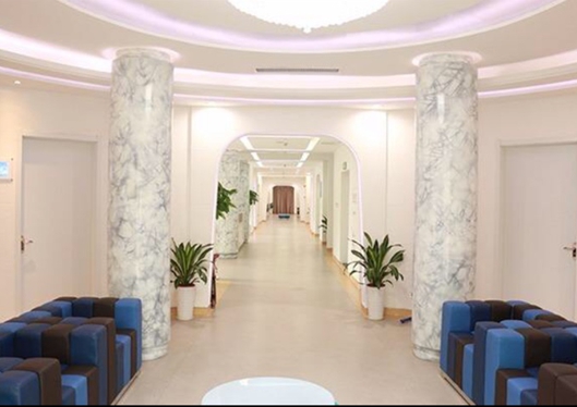 南京康貝佳口腔醫(yī)院寬敞干凈的走廊