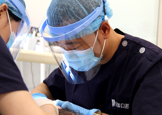 沈陽樂加口腔華山路店治療中